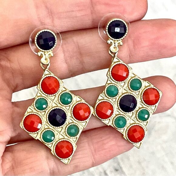 Gold tone checkerboard colorful dangle earrings - Picture 5 of 12